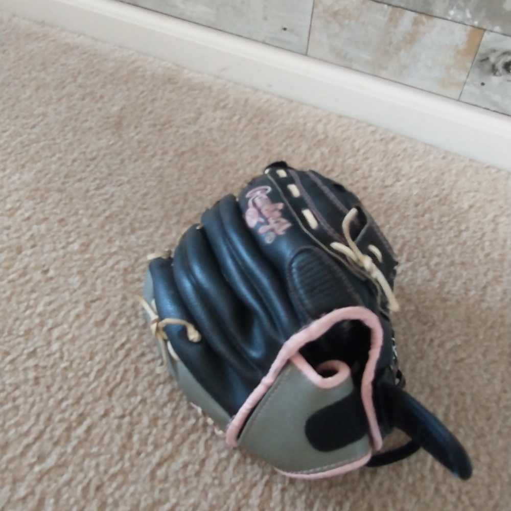 Softball mitt